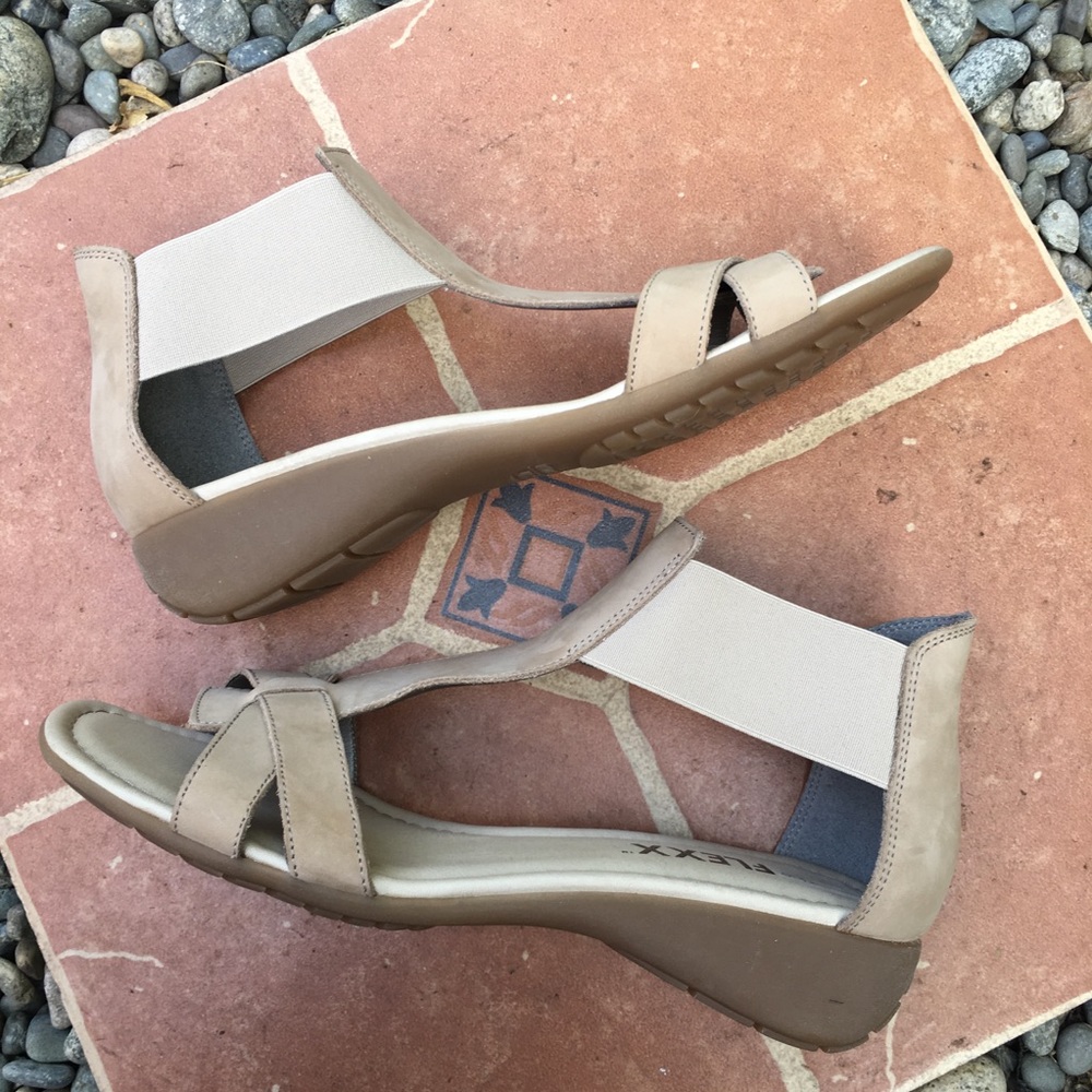 FLEX Nude 'Band Together' Sandals